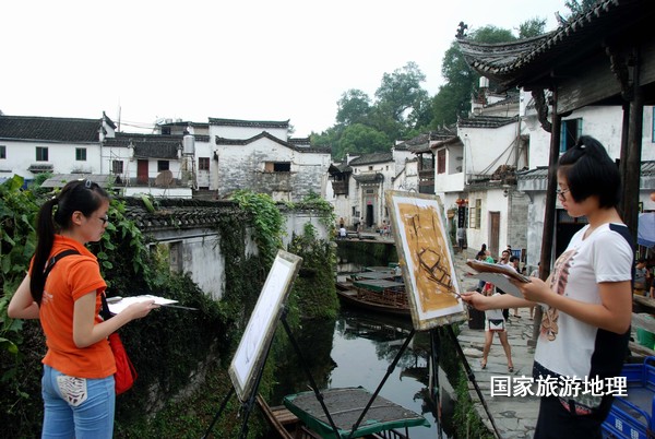 　　9月13日，座落在婺源縣秋口鎮(zhèn)李坑村“小橋、流水、人家”創(chuàng)作寫生基地的李坑章文灑店農(nóng)家樂。