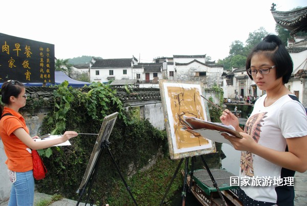 　　9月13日，座落在婺源縣秋口鎮(zhèn)李坑村“小橋、流水、人家”創(chuàng)作寫生基地的李坑章文灑店農(nóng)家樂。