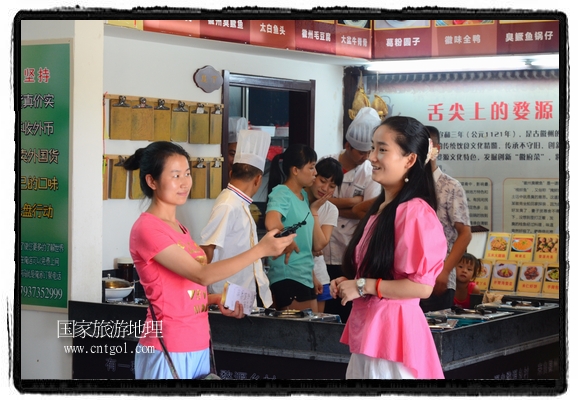 此次攝制組通過(guò)拍攝婺源代表名菜糊豆腐、粉蒸肉、荷包紅魚、賽鵝頸及地方小吃清明果、灰汁果、糯米子糕等來(lái)詮釋婺源美食經(jīng)典，展示婺源食文化，打造獨(dú)屬婺源的美食符號(hào)。